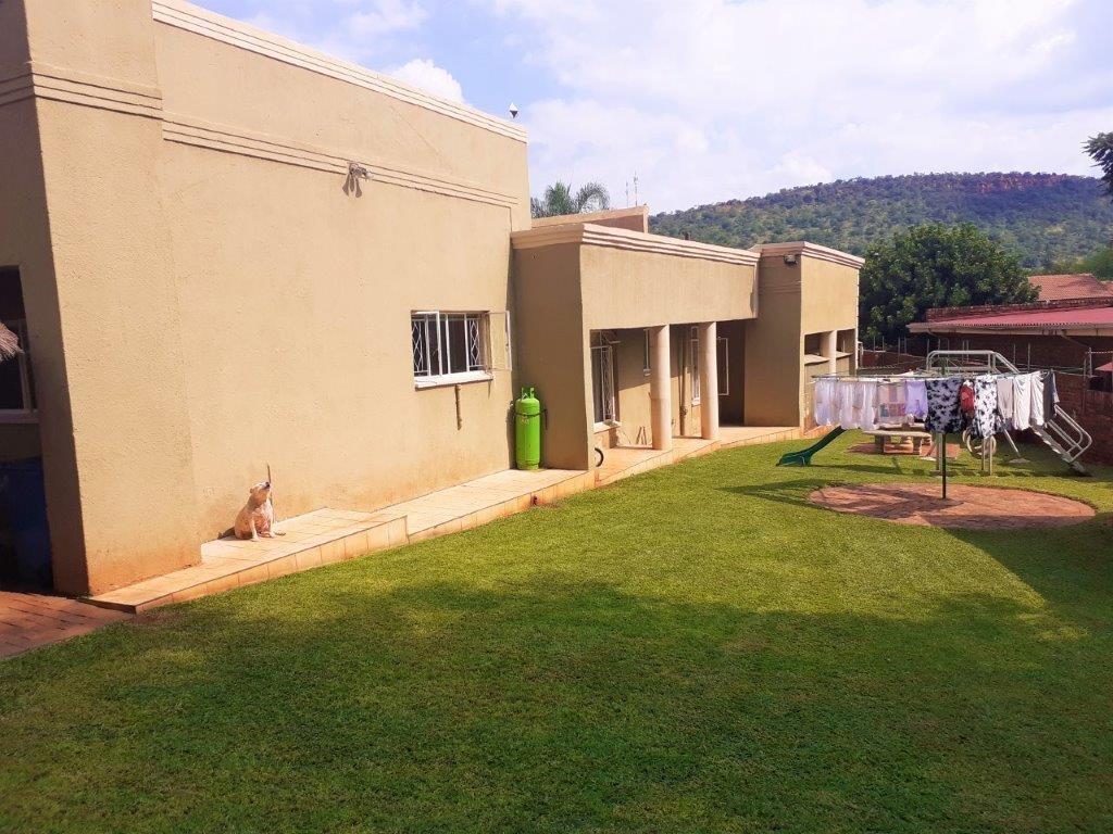 6 Bedroom Property for Sale in Safari Gardens North West